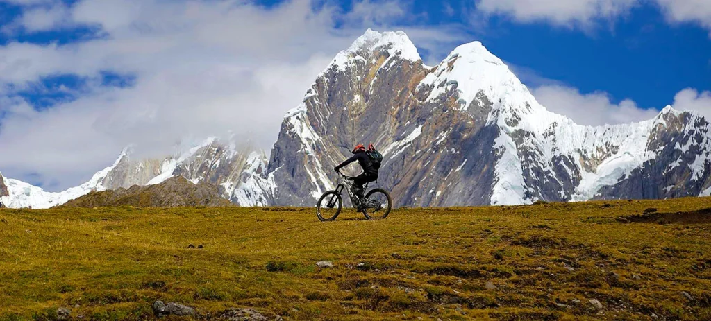 Ciclismo-de-montaña-en-la-Cordillera-Blanca