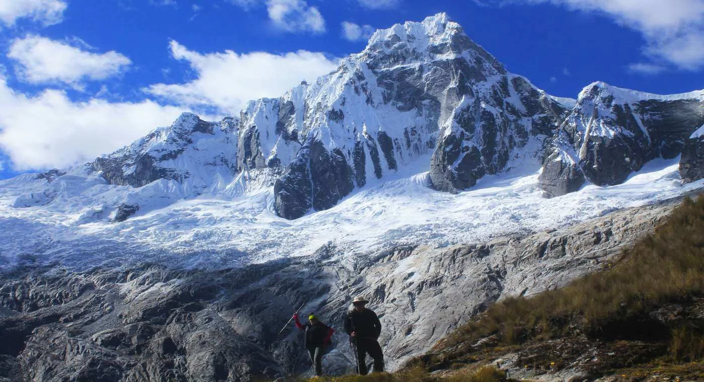 Viaje-Huaraz-Trekking-Llanganuco-Santa-Cruz-Tours-en-Huaraz.jpeg