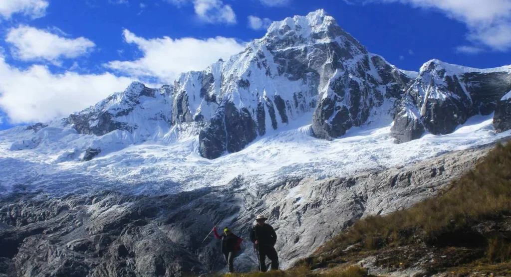 Viaje-Huaraz-Trekking-Llanganuco-Santa-Cruz-Tours-en-Huaraz
